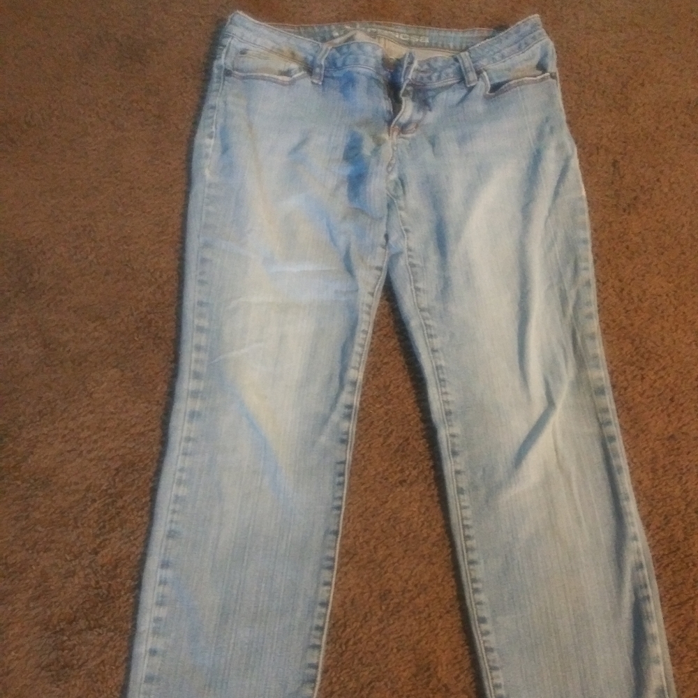 Hermosa size 9 light denim jeans.